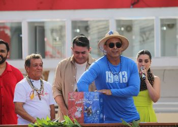 Caprichoso abre as três noites no Festival Folclórico de Parintins e Garantido o encerramento