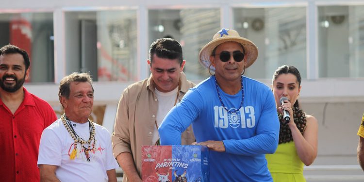 Caprichoso abre as três noites no Festival Folclórico de Parintins e Garantido o encerramento
