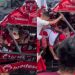 Vídeo: Empurra-empurra derruba gradil e cobertura na entrada do Bumbódromo em Parintins