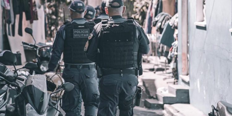 Mulher é e$faqu3ada por menina de 15 anos bêb@da em Jutaí