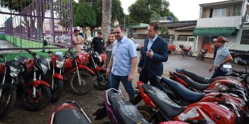 Governador Roberto Cidade participa de devolução de motocicletas recuperadas em operações no interior
