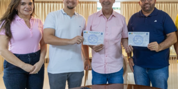 Partido de Omar amplia força no AM e mais três prefeitos se filiam durante o Feriadão