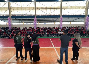 Curso de Defesa Pessoal Feminina chega às escolas da zona sul de Manaus