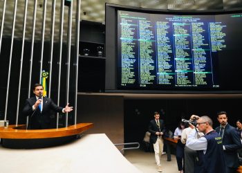 ‘O governo Lula está brincando com a vida de milhões de brasileiros’, denuncia Capitão Alberto Neto após redução de fiscalização na ANAC