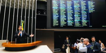 ‘O governo Lula está brincando com a vida de milhões de brasileiros’, denuncia Capitão Alberto Neto após redução de fiscalização na ANAC