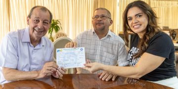 Após agenda no Senado, Omar volta a Manaus e recebe filiação de mais um prefeito do interior do Amazonas