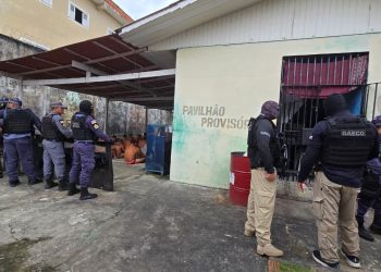 Presidiári0s são flagrados com 19 aparelhos celulares, armas e dr0gas em Parintins