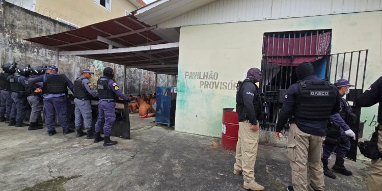 Presidiári0s são flagrados com 19 aparelhos celulares, armas e dr0gas em Parintins
