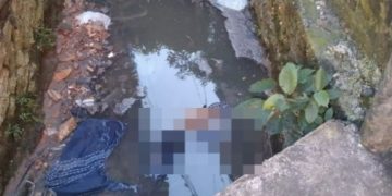 Bandid0s de Manaus jogam deg0lad0 no igarapé e fogem dando risada da polícia
