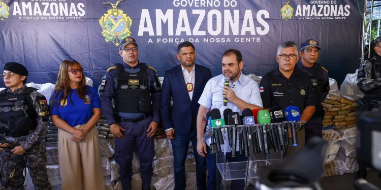 Governo Roberto Cidade apresenta resultados da operação Segurança Presente que apreendeu mais de duas toneladas de drogas em Coari