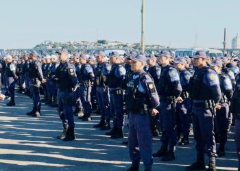 PMAM embarca tropa com 550 policiais para reforçar segurança em Parintins