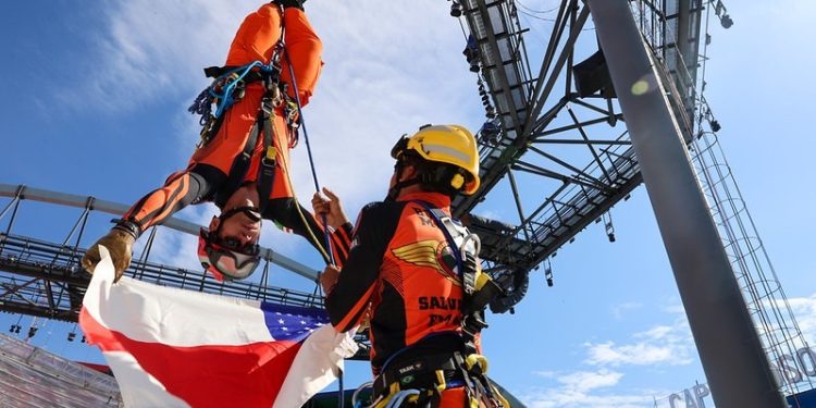 Corpo de Bombeiros realiza simulado de salvamento no Bumbódromo antes do Festival