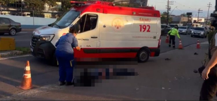 Vídeo: testemunha grava motoqueiro inconsciente no chão em Manaus