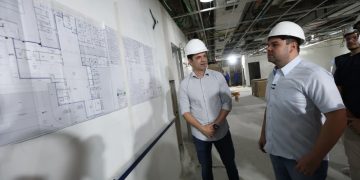 Governador Roberto Cidade vistoria obras na FCecon e no SPA Coroado