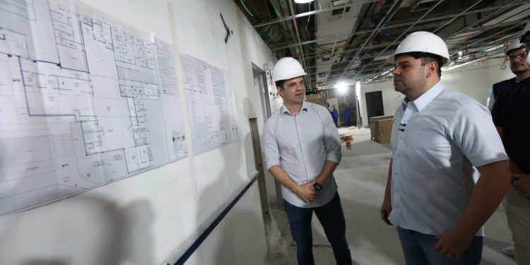Governador Roberto Cidade vistoria obras na FCecon e no SPA Coroado