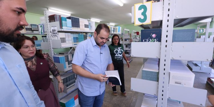 Em Boa Vista do Ramos, governador Roberto Cidade entrega novo núcleo de ensino da UEA