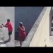 Vídeo: mulher oferece água a estranho na porta de casa e acaba r0ubada em Manaus