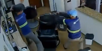 Vídeo mostra ass@ssin0s ex3cutando barbeiro na frente de clientes; veja
