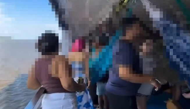 Vídeo: Rumo a Parintins, casal br1ga por ciúm3s e marido joga a babagem da mulher no rio