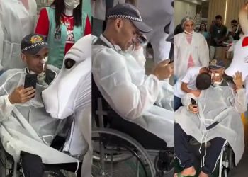 Vídeo: capitão da PM deixa hospital em Manaus aos prantos com homenagem da polícia e do Garantido