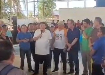 Vídeo: Eduardo Braga humilha vereador e bate boca com população no interior: ‘não fez p0rra nenhuma’