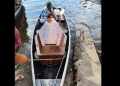 Em canoa com o caixão do filho ass@ssinad0 em Maués, mãe lamenta: ‘Ele não quis me ouvir’