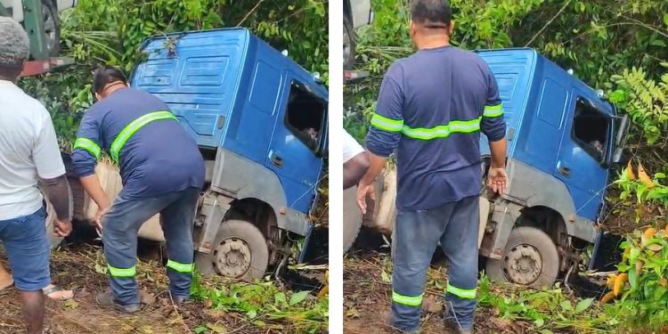 Vídeo: caminhão-cegonha fica atravessado na BR-174 e interdita passagem pela rodovia