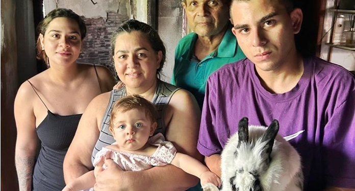 Coelha ‘Nina’ acorda moradores e eles escapam de incênd1o em casa no Petrópolis