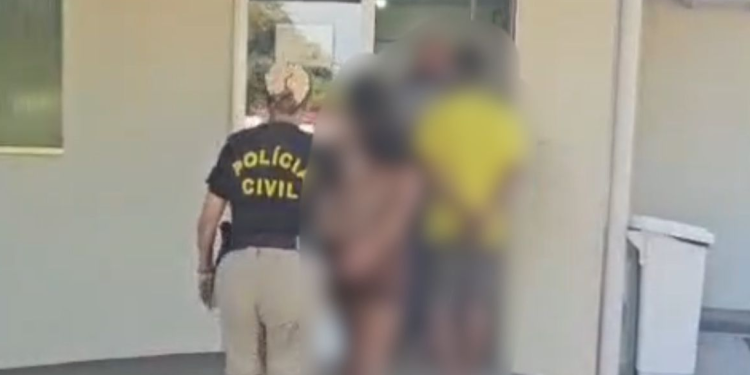 Casal é pr3s0 após deixar filha aband0nada, sozinha na rua em Itapiranga
