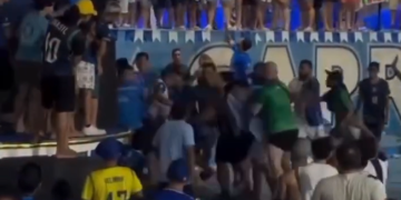 Vídeo: Mesmo com vitória, torcedores do Caprichoso terminam a noite na pancad@ria em Parintins