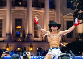 Manauara Diego Lopes vence por nocaute norte-americano no UFC Casa Branca