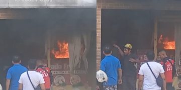 Vídeo: lanchonete pega fogo na Compensa e deixa proprietário desesperado 