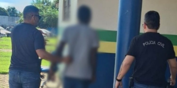 Mãe chama a polícia ao ser ameaçada de m0rte com um machado pelo filho no Amazonas