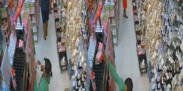 Vídeo: Ladr@ corre, mas é pega após tentar furt0 em loja de cosméticos em Manaus