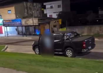 Vídeo: Motora a fim de aventura é flagrado recebendo ‘ball cat’ no meio da rua em Manaus