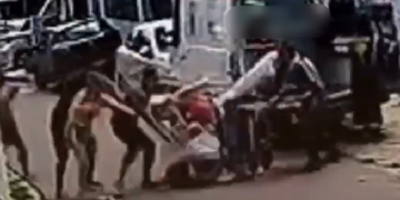 Vídeo: Idoso de 82 anos cai de maca durante atendimento médico na Zona Oeste de Manaus