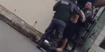 ‘Tu quase m@ta ela’, diz testemunha rev0ltada após homem e$pancar a esposa no bairro Betânia; veja