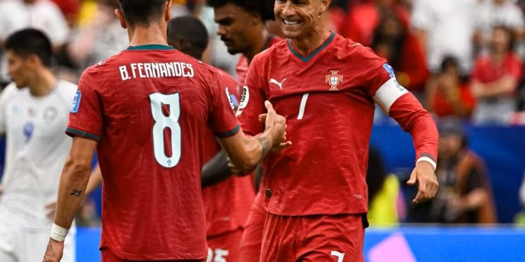 Cristiano Ronaldo comanda goleada portuguesa e torna-se o primeiro a marcar gols em seis Copas