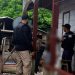 Mãe chega em casa, flagra marido e$tuprand0 a filha dela e enche ele de p0rrada no AM