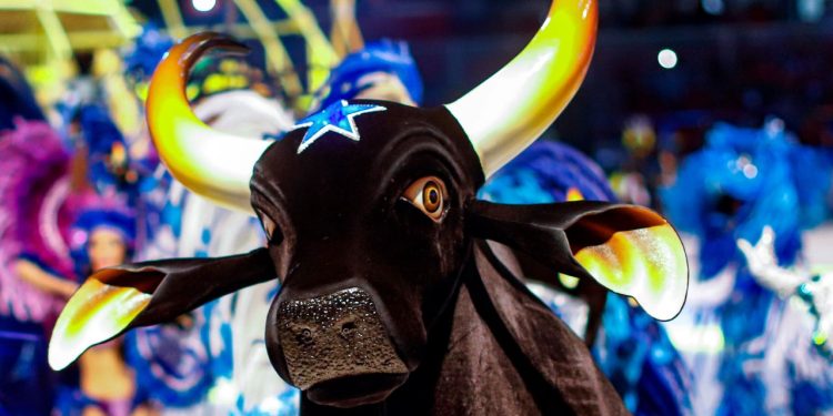 Caprichoso vence o Garantido no Festival de Parintins