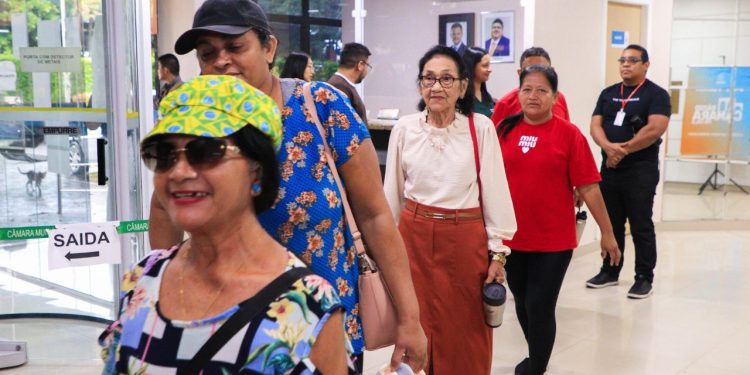 Visita de idosos à Câmara Municipal fortalece cidadania e aproxima população do Parlamento Municipal