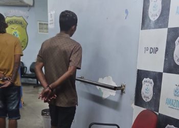 Dois homens acabam presos durante ação contra o tráfico no bairro Petrópolis