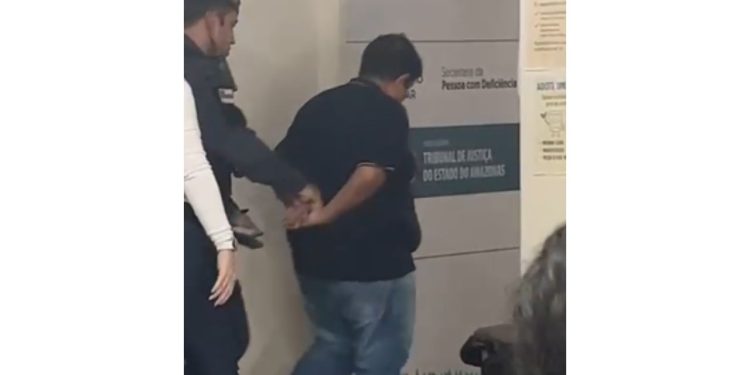 Dentro do banheiro, homem aborda menor e acaba preso por imp0rtunação s3xu4l no Shopping Millennium