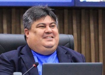 Câmara Municipal de Manaus promulga decreto que concede Medalha de Ouro Cidade de Manaus a Augusto Cury