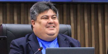 Câmara Municipal de Manaus promulga decreto que concede Medalha de Ouro Cidade de Manaus a Augusto Cury
