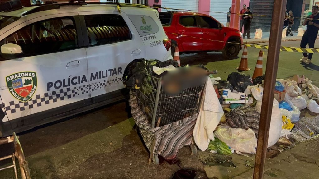 'Est*pr4d0r': Homem é deixado morto em carrinho de supermercado com bilhete na Compensa