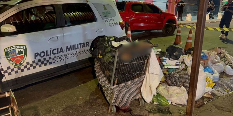 'Est*pr4d0r': Homem é deixado morto em carrinho de supermercado com bilhete na Compensa