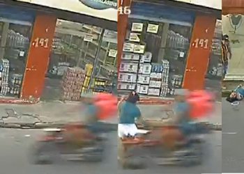 Vídeo forte: moto acerta mulher nas pernas e arremessa pedestre no chão em Manaus