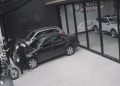 Dupla finge assalto e acaba baleada por policial civil; veja o vídeo