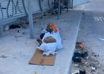 Ambulante sofre infart0 e m0rre empurrando carrinho com seus produtos em Manaus